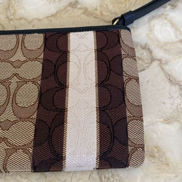 Coach Large Corner Zip Wristlet Wallet Signature Jacquard with Stripes- Unused - Picture 16 of 16
